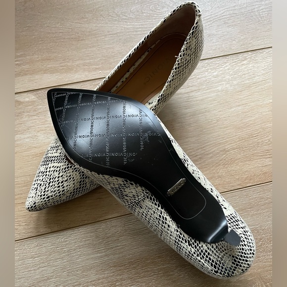 Vionic ‘Josie’ kitten heel - Picture 10 of 11